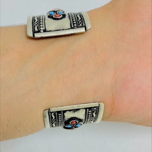 Single Kuchi Tribal Cuff Bracelet: Red Stone Boho Jewelry - Picture 11 of 12